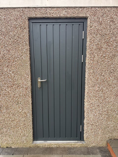 New anthracite steel side door with a stainless handle in the same opening